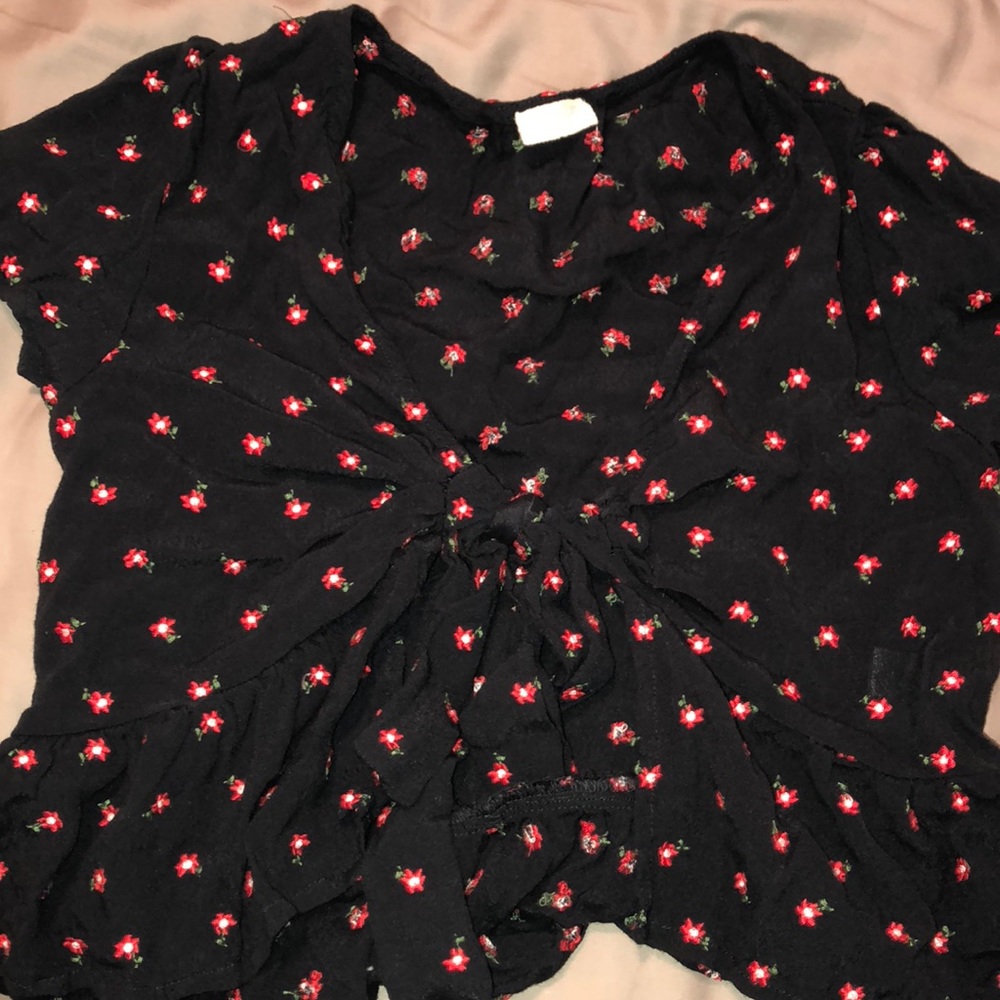 Brandy Melville Tied crop top
